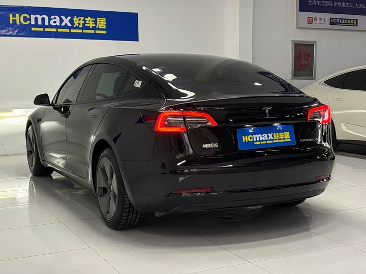 Фото 4 - Tesla Model 3