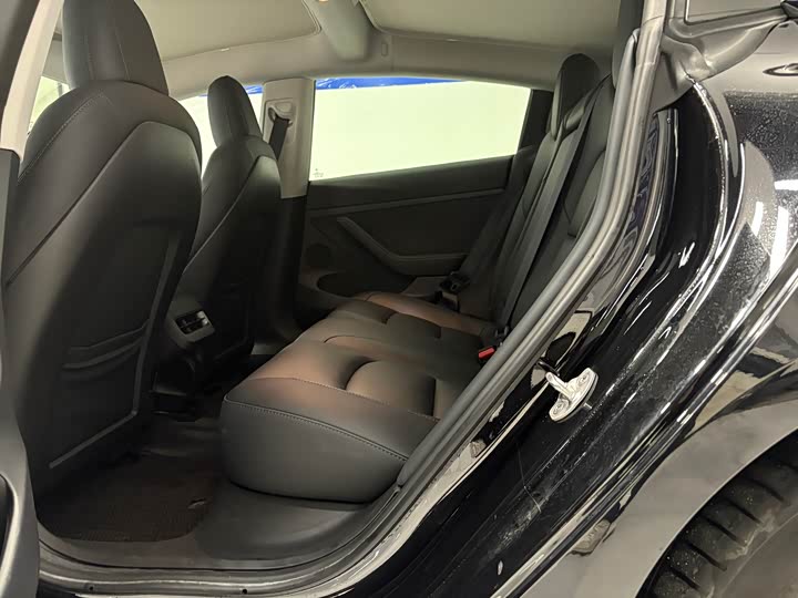 Фото 8 - Tesla Model 3