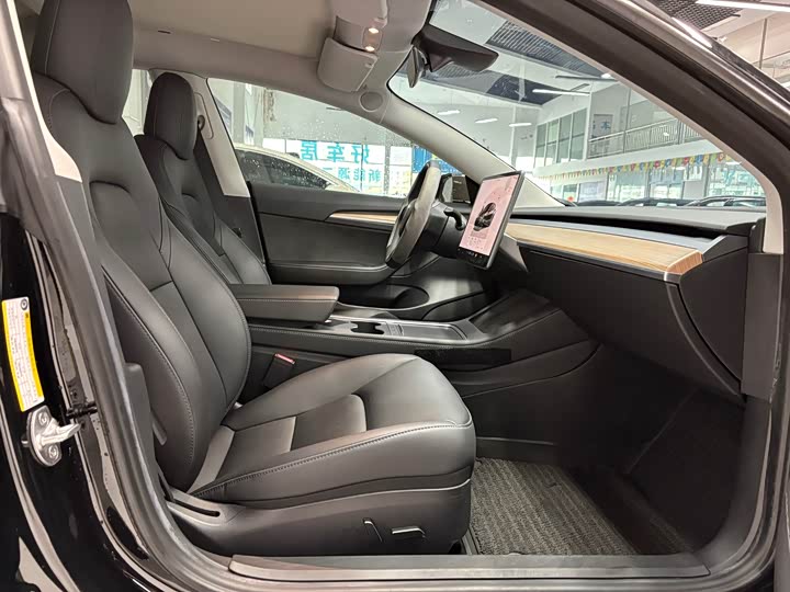 Фото 9 - Tesla Model 3