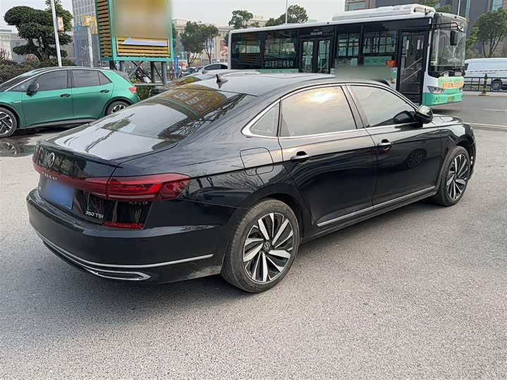 Фото 7 - Volkswagen Passat