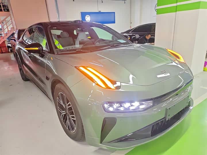 Фото 4 - Zeekr 001