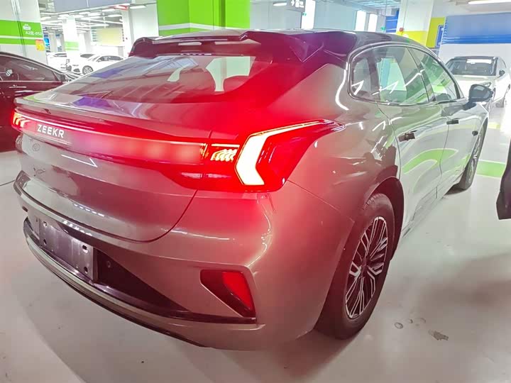 Фото 7 - Zeekr 001