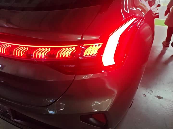 Фото 8 - Zeekr 001