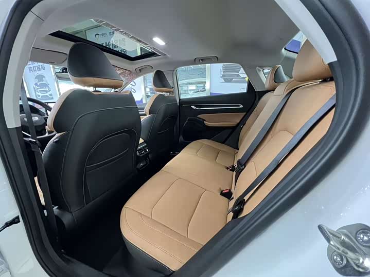 Фото 7 - Geely Emgrand