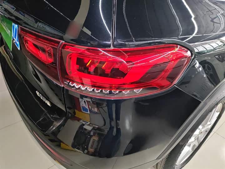 Фото 8 - Mercedes-Benz GLB-Class