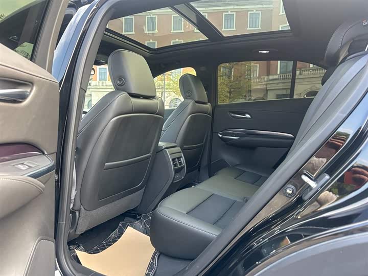 Фото 9 - Cadillac XT4