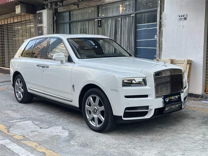 Фото 3 - Rolls-Royce Cullinan