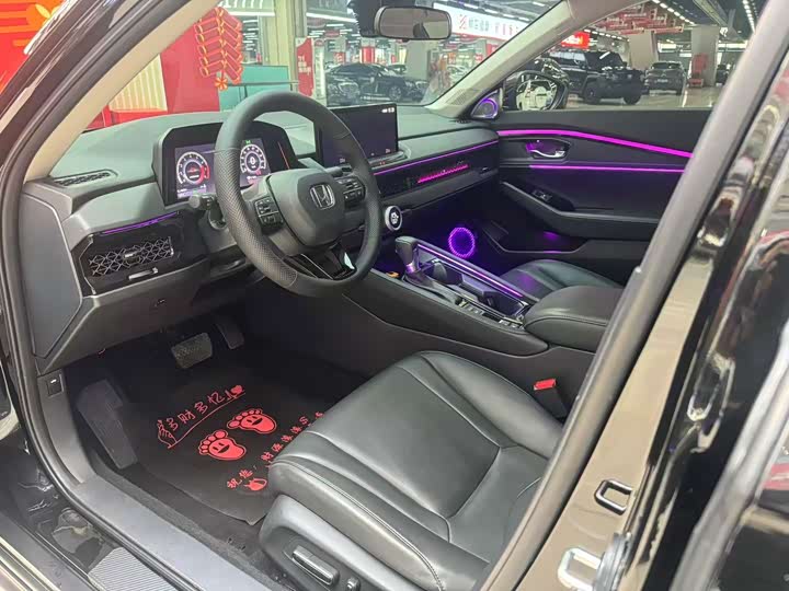 Фото 4 - Honda Accord