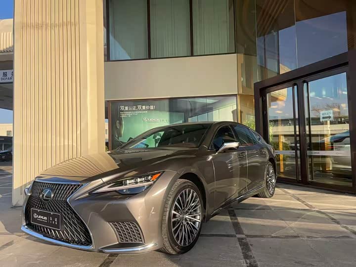 Фото 1 - Lexus LS