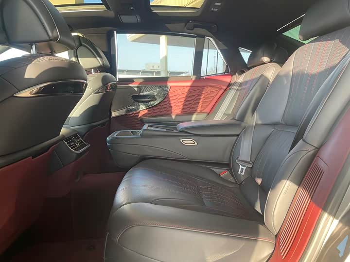 Фото 3 - Lexus LS