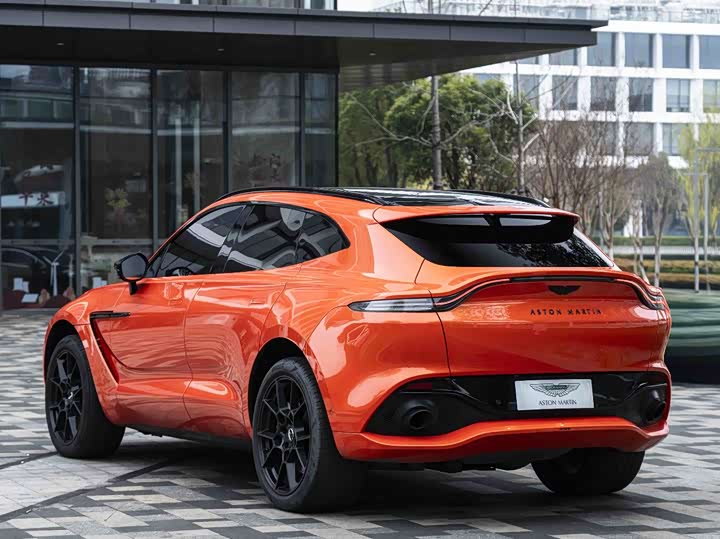 Фото 2 - Aston Martin DBX