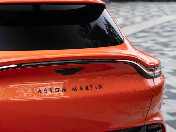 Фото 4 - Aston Martin DBX