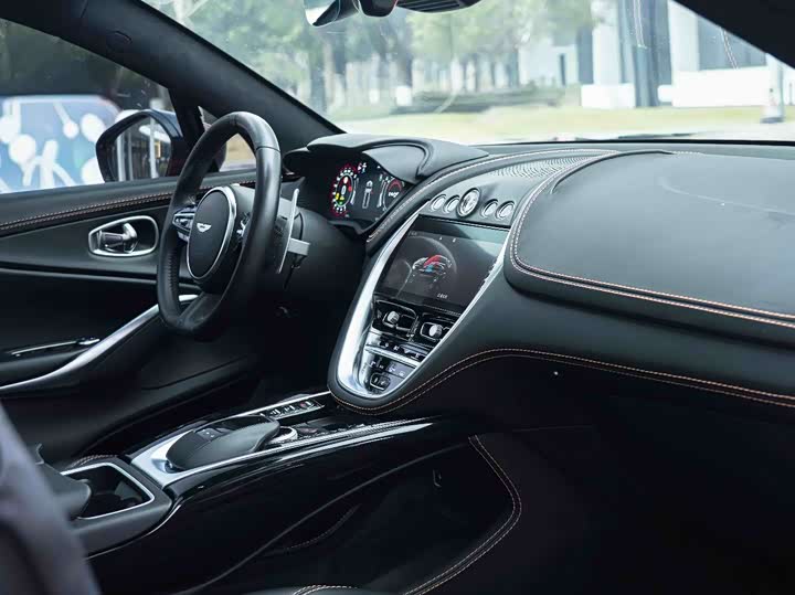 Фото 7 - Aston Martin DBX