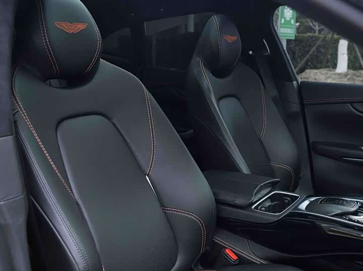 Фото 9 - Aston Martin DBX