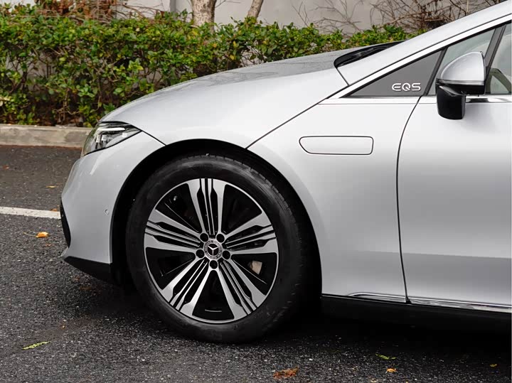 Фото 8 - Mercedes-Benz EQS