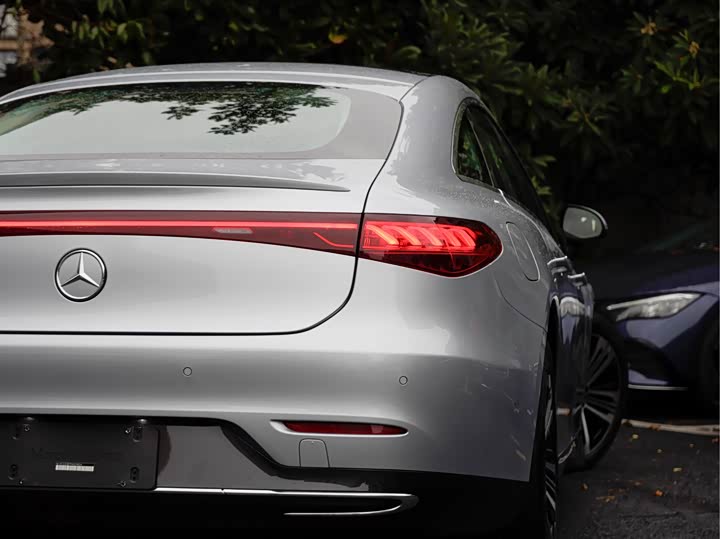 Фото 9 - Mercedes-Benz EQS