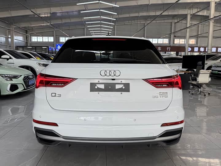 Фото 8 - Audi Q3