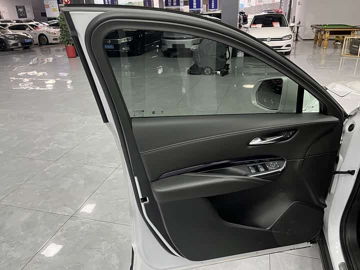 Фото 4 - Cadillac XT4