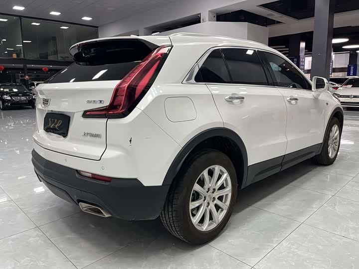 Фото 6 - Cadillac XT4