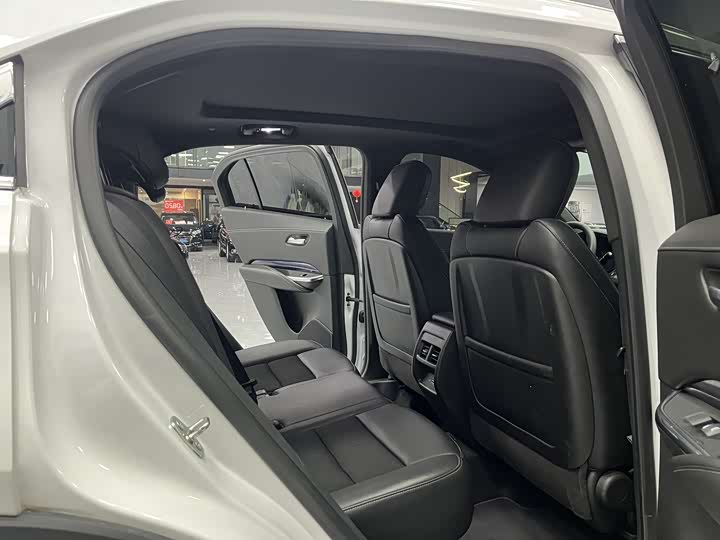 Фото 7 - Cadillac XT4