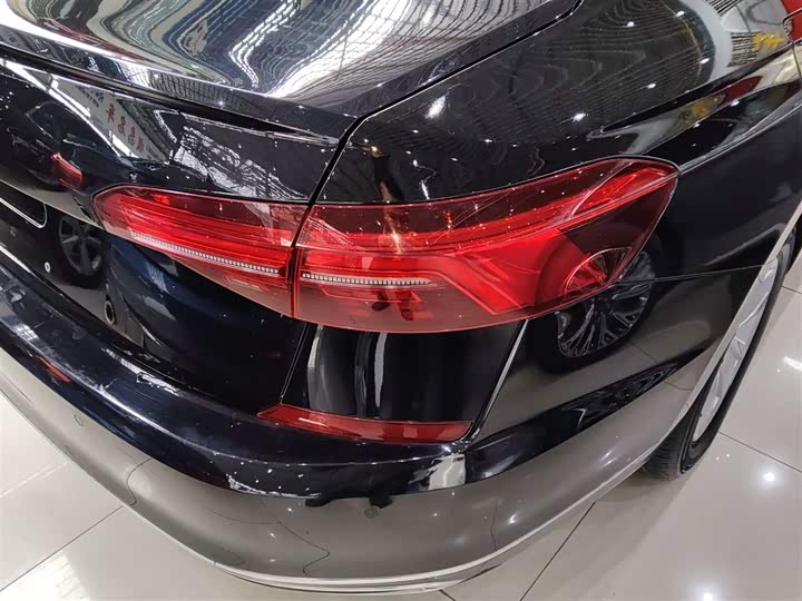 Фото 8 - Volkswagen Passat