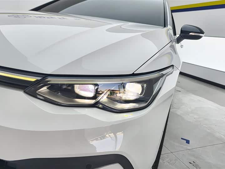 Фото 5 - Volkswagen Golf