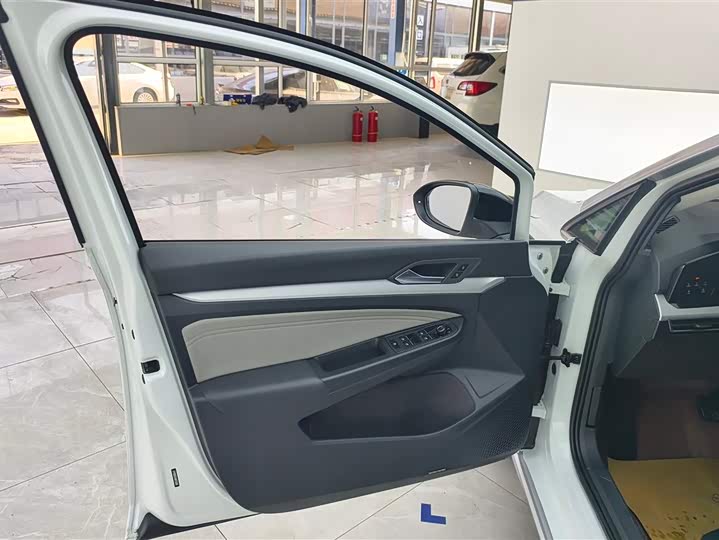 Фото 7 - Volkswagen Golf