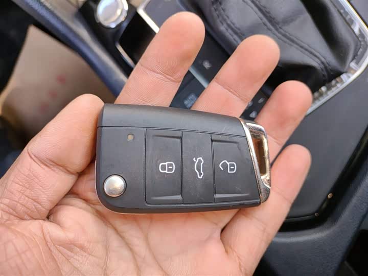 Фото 9 - Volkswagen Tharu