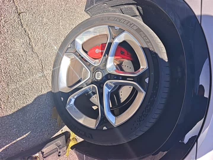 Фото 6 - Xiaomi YU7