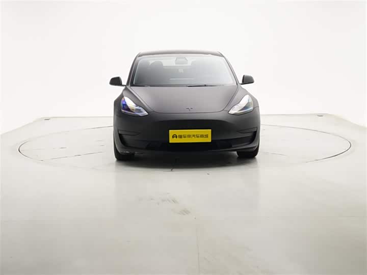 Фото 3 - Tesla Model 3