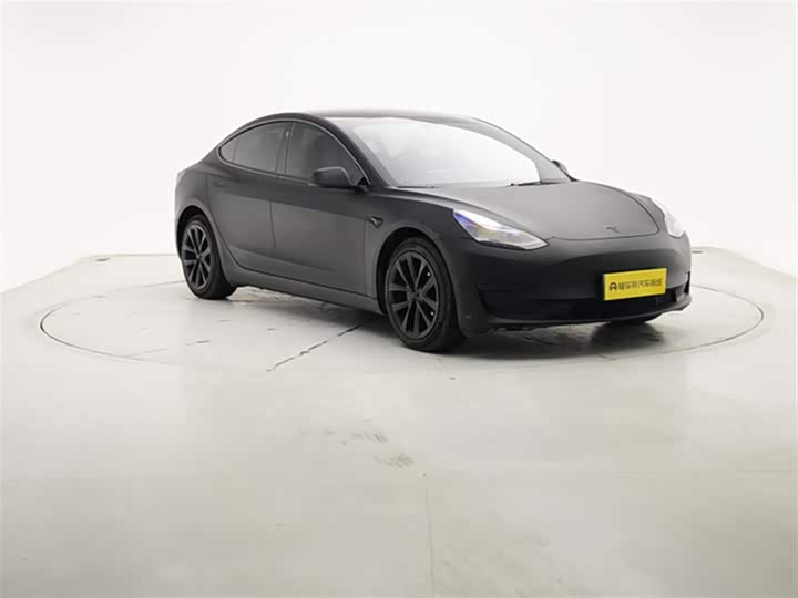 Фото 4 - Tesla Model 3
