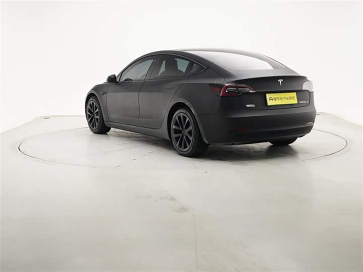 Фото 6 - Tesla Model 3