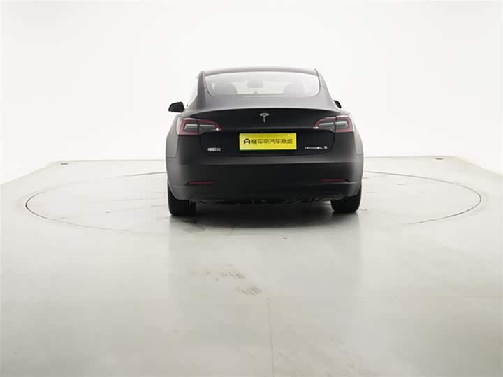 Фото 7 - Tesla Model 3