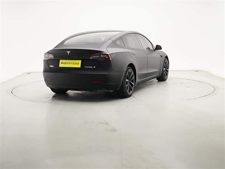 Фото 8 - Tesla Model 3