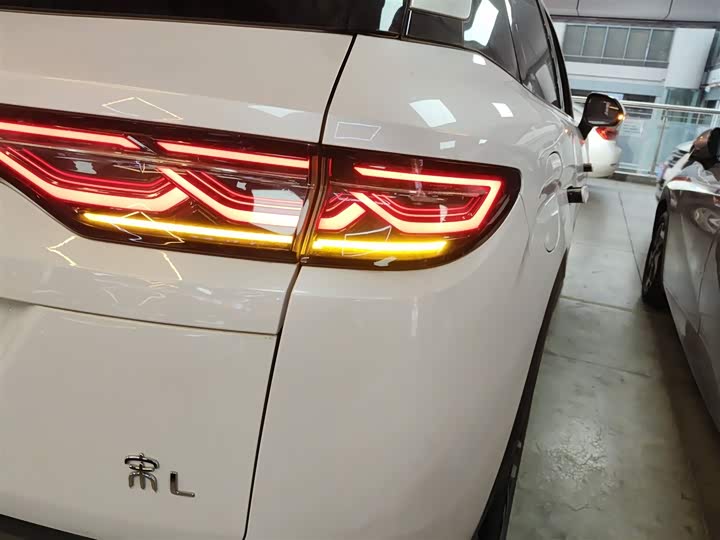 Фото 8 - BYD Song L DM-i Hybrid