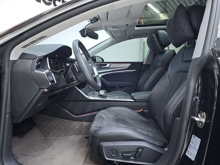 Фото 8 - Audi A7L