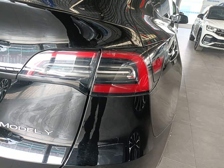 Фото 8 - Tesla Model Y