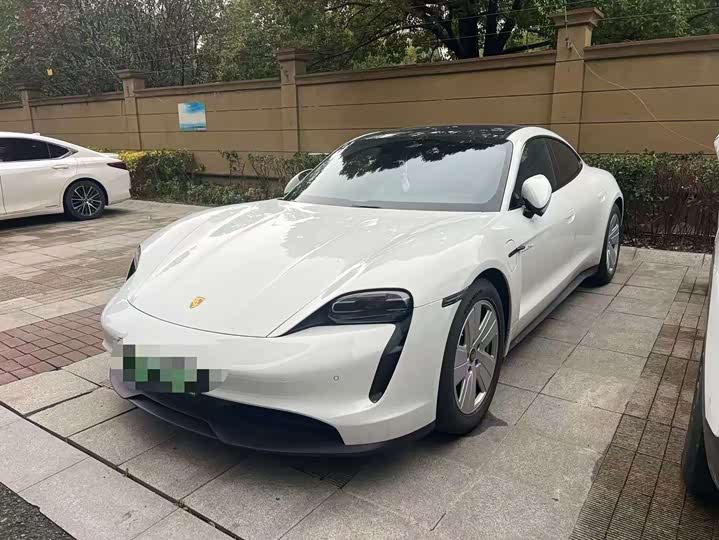 Фото 1 - Porsche Taycan