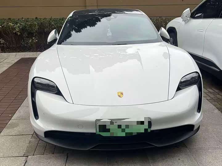 Фото 2 - Porsche Taycan