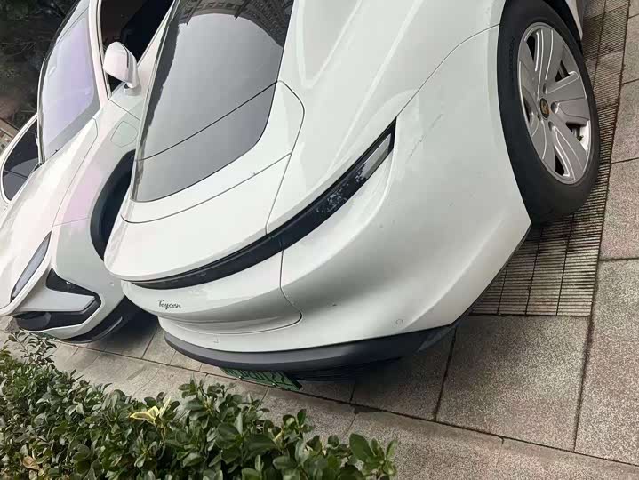 Фото 3 - Porsche Taycan