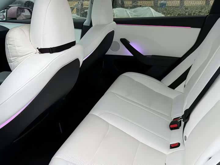 Фото 6 - Tesla Model 3