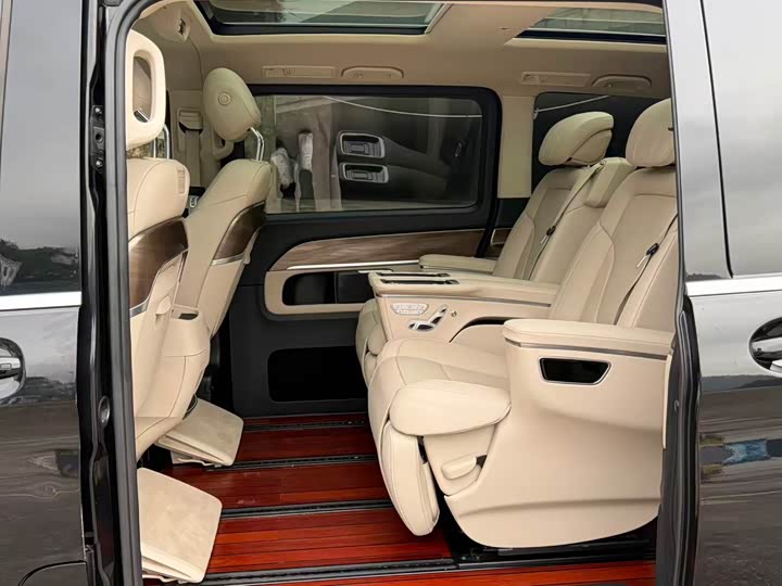 Фото 7 - Mercedes-Benz V-Class