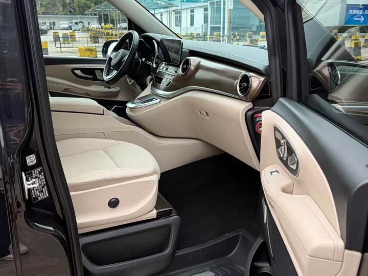 Фото 8 - Mercedes-Benz V-Class