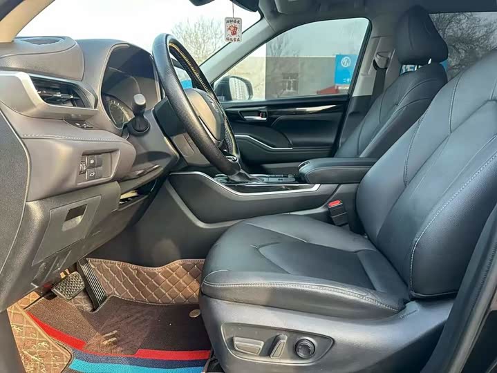 Фото 4 - Toyota Highlander