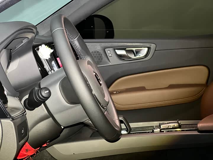 Фото 6 - Volvo XC60