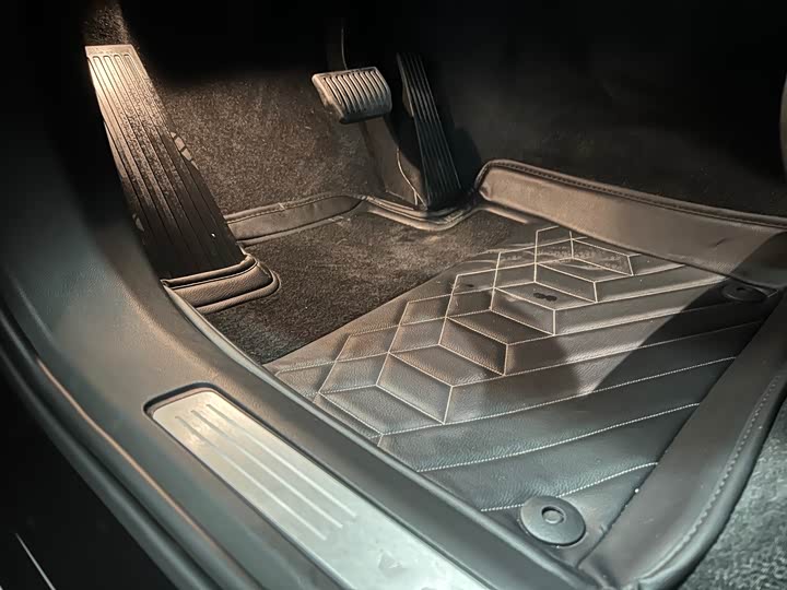 Фото 9 - Volvo XC60