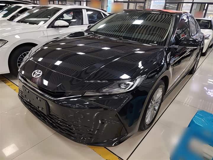 Фото 1 - Toyota Camry