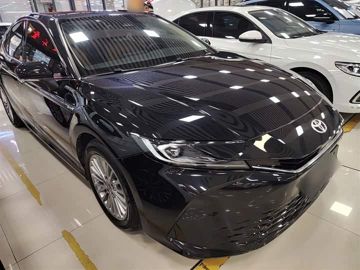 Фото 4 - Toyota Camry