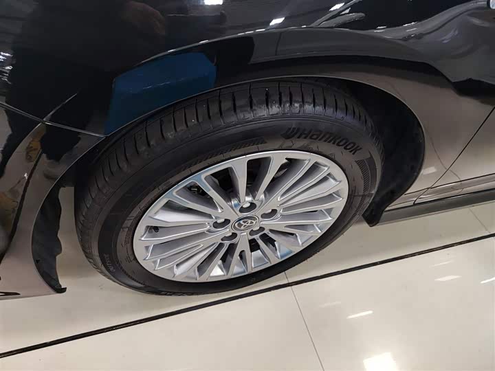 Фото 5 - Toyota Camry