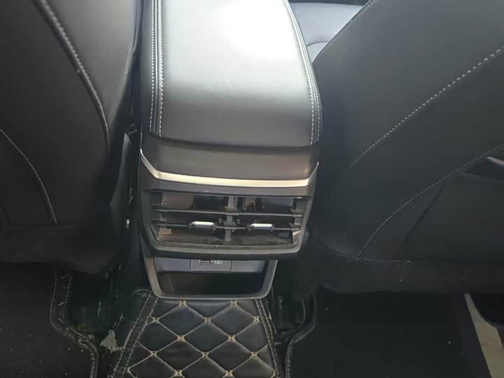 Фото 7 - Geely Emgrand